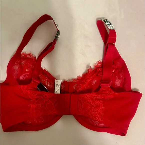 Victoria's Secret Red Fabulous Shine Strap Lace Unlined
Very Sexy Full-Cup Bra - Picture 4 of 5
